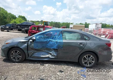 2024 Kia Forte Lxs z USA, uszkodzony, nr VIN 3KPF24AD6RE776747